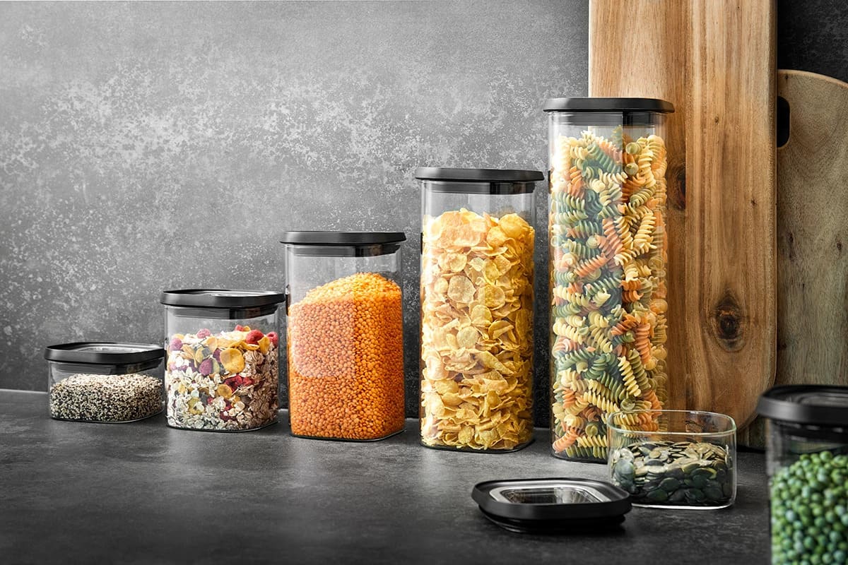 Glass containers with airtight lids for storing bulk food in the kitchen.і