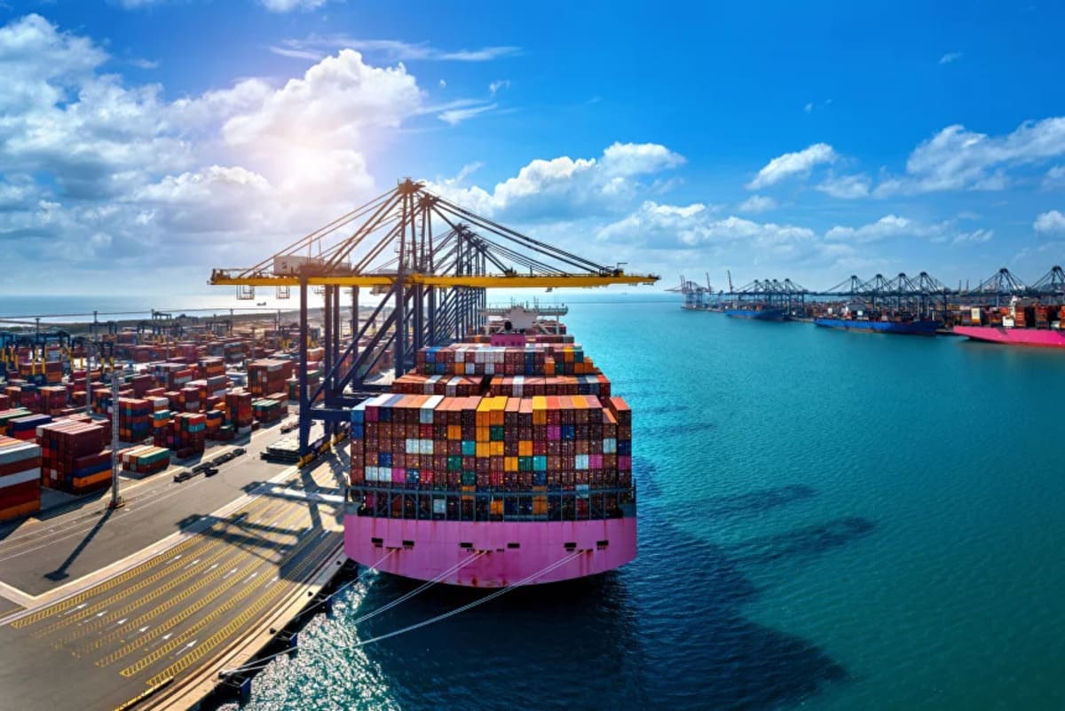 Морські перевезення у Червоному морі: причини блокування та наслідки для світової торгівлі