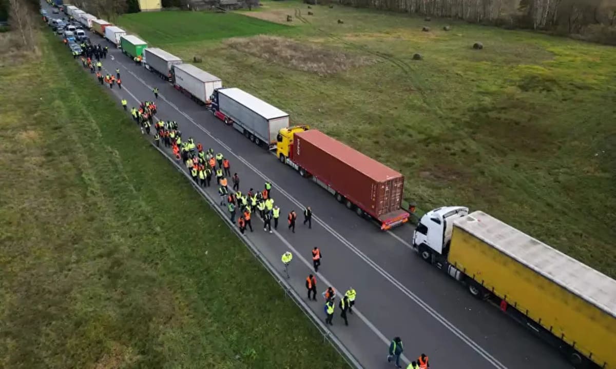 Trucks near the Polish-Ukrainian border in Dorohusk - DiFreight