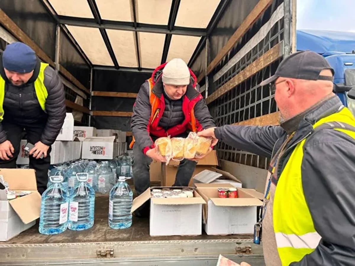 Ukrainian drivers stranded in Poland receive food and humanitarian aid - DiFreight